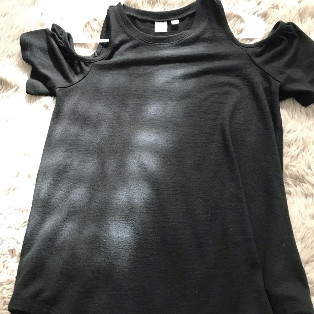 Gap cold shoulder maternity top